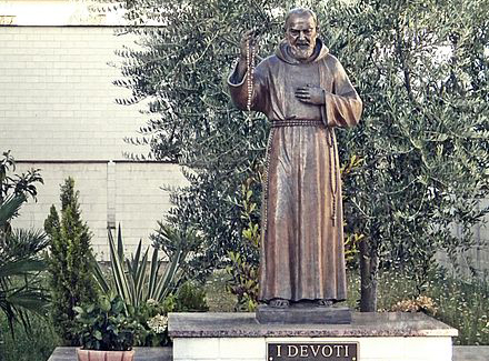 Famous Saint Padre Pio bronze statues for church decor