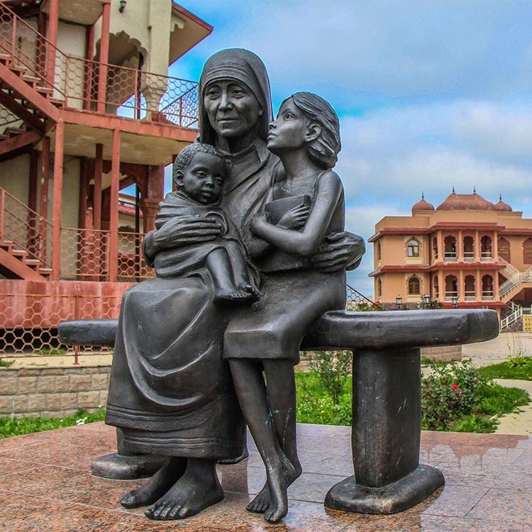 Famous bronze sculpture Teresa nun sculpture with children