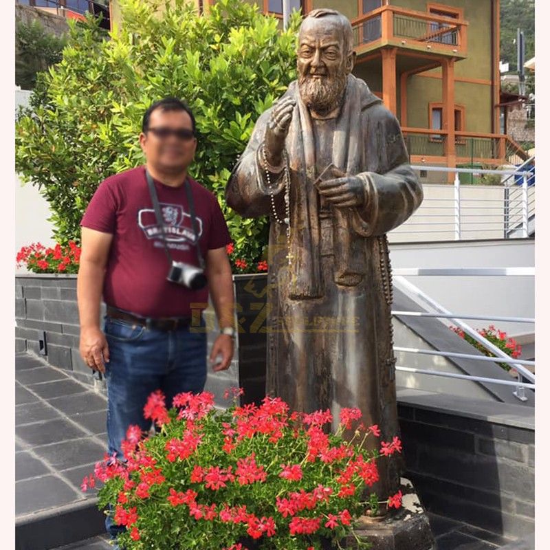 Exquisite outdoor religious decoration Padre Pio statue for sale