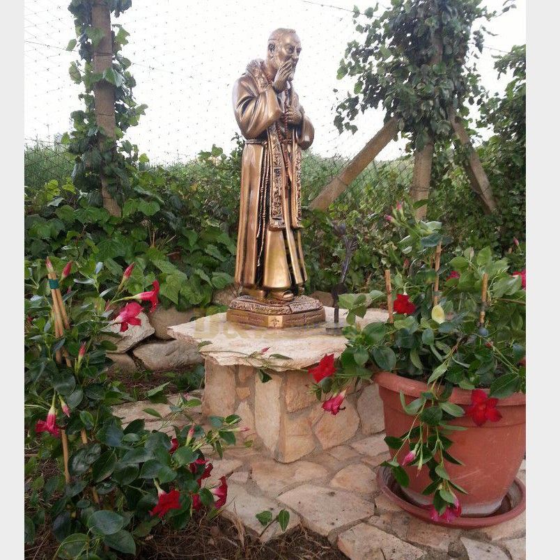 Custom-made famous bronze religious statue of San Padre Pio for sale