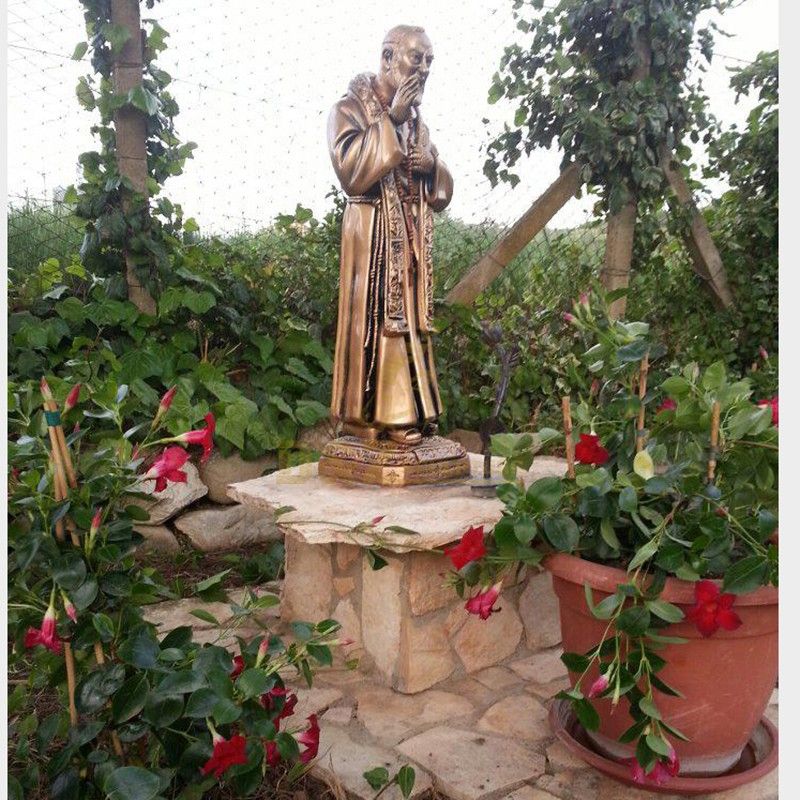 Outdoor life-size religious figure Padre Pio statue for sale