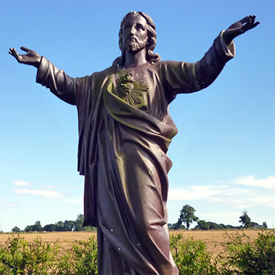 open arms jesus statue