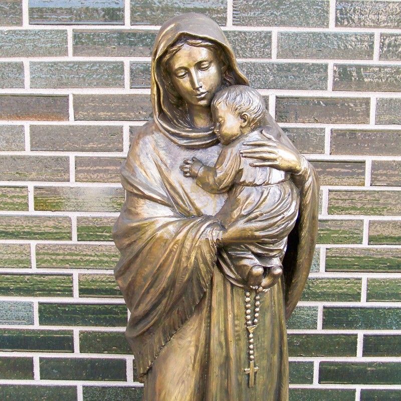 mary holding jesus statue