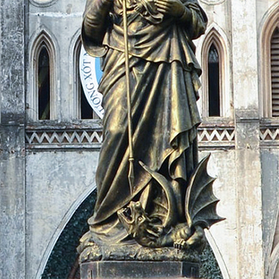 sculpture of mary holding jesus