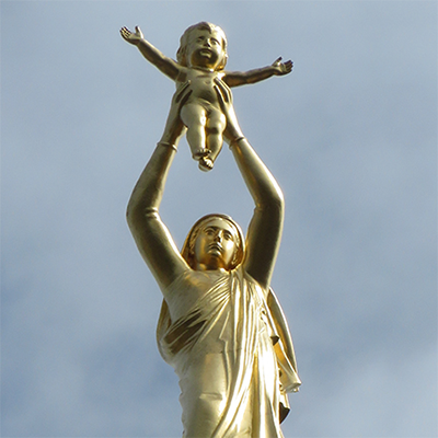 sculpture of mary holding jesus