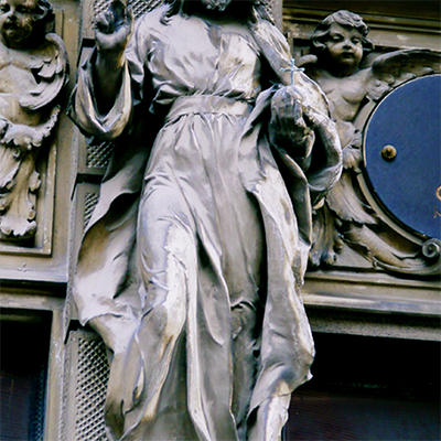 sculpture of jesus