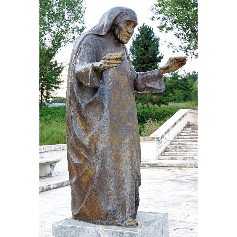 Life Size Outdoor Modern Garden Decoration Hand Casting Bronze Mother Teresa Sculpture
