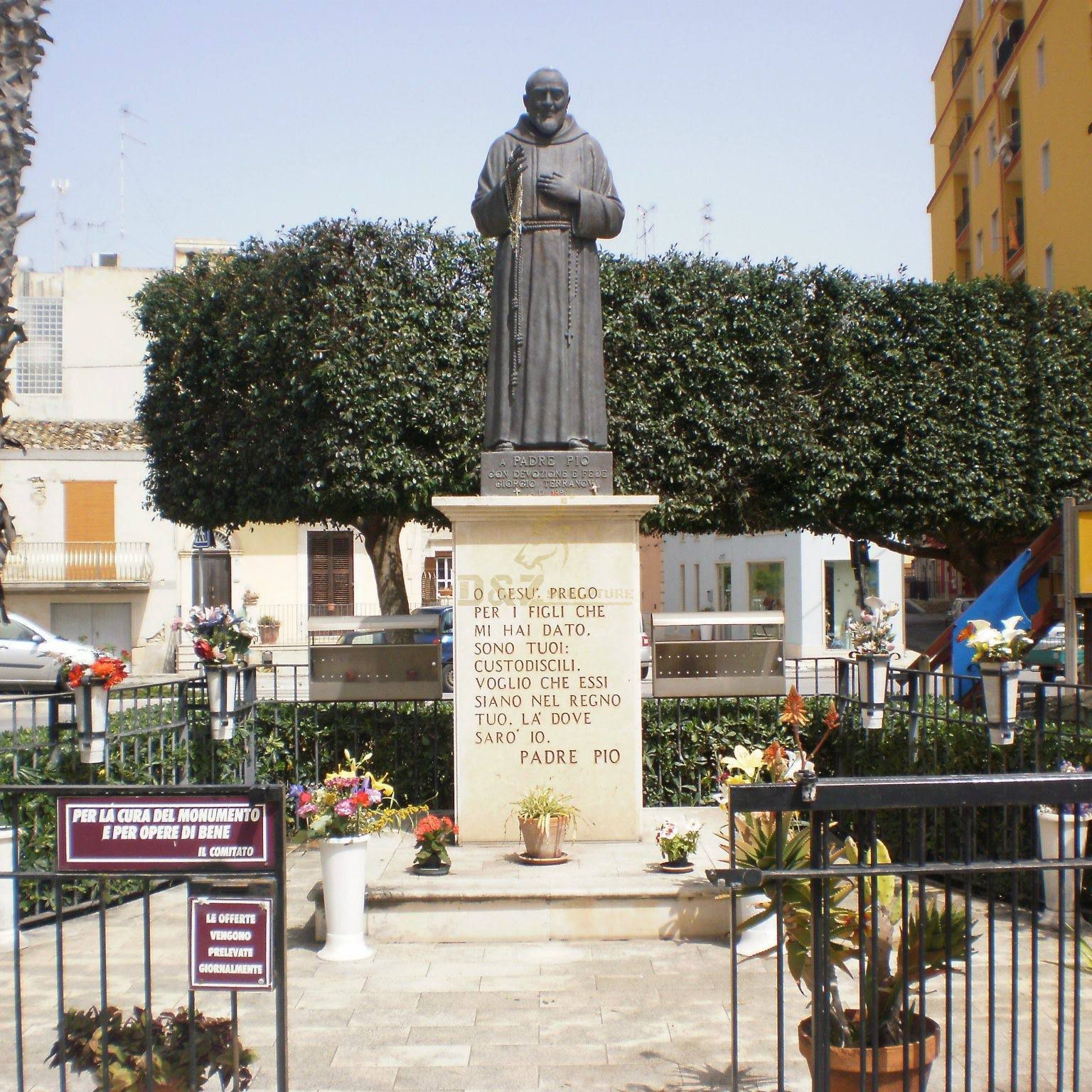 Large bronze statue of Saint Padre Pio used for religious decoration