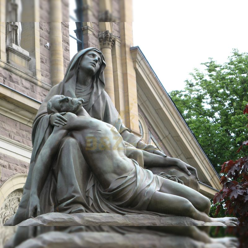 Mary holding the dead Jesus statue
