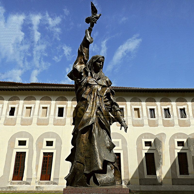 Statue of Saint Scolastica.jpg